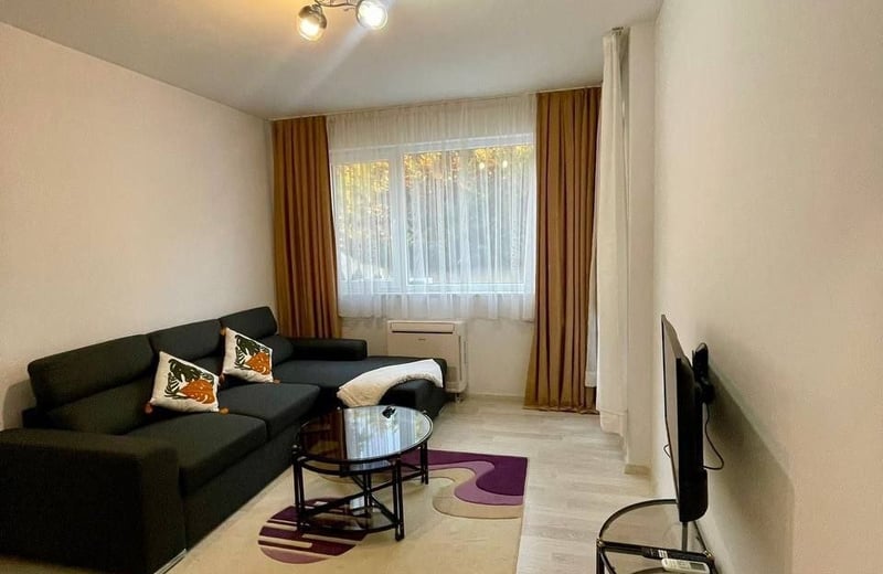 Alquiler de un amplio apartamento de 3 habitaciones, barrio Briz, Varna, Bulgaria